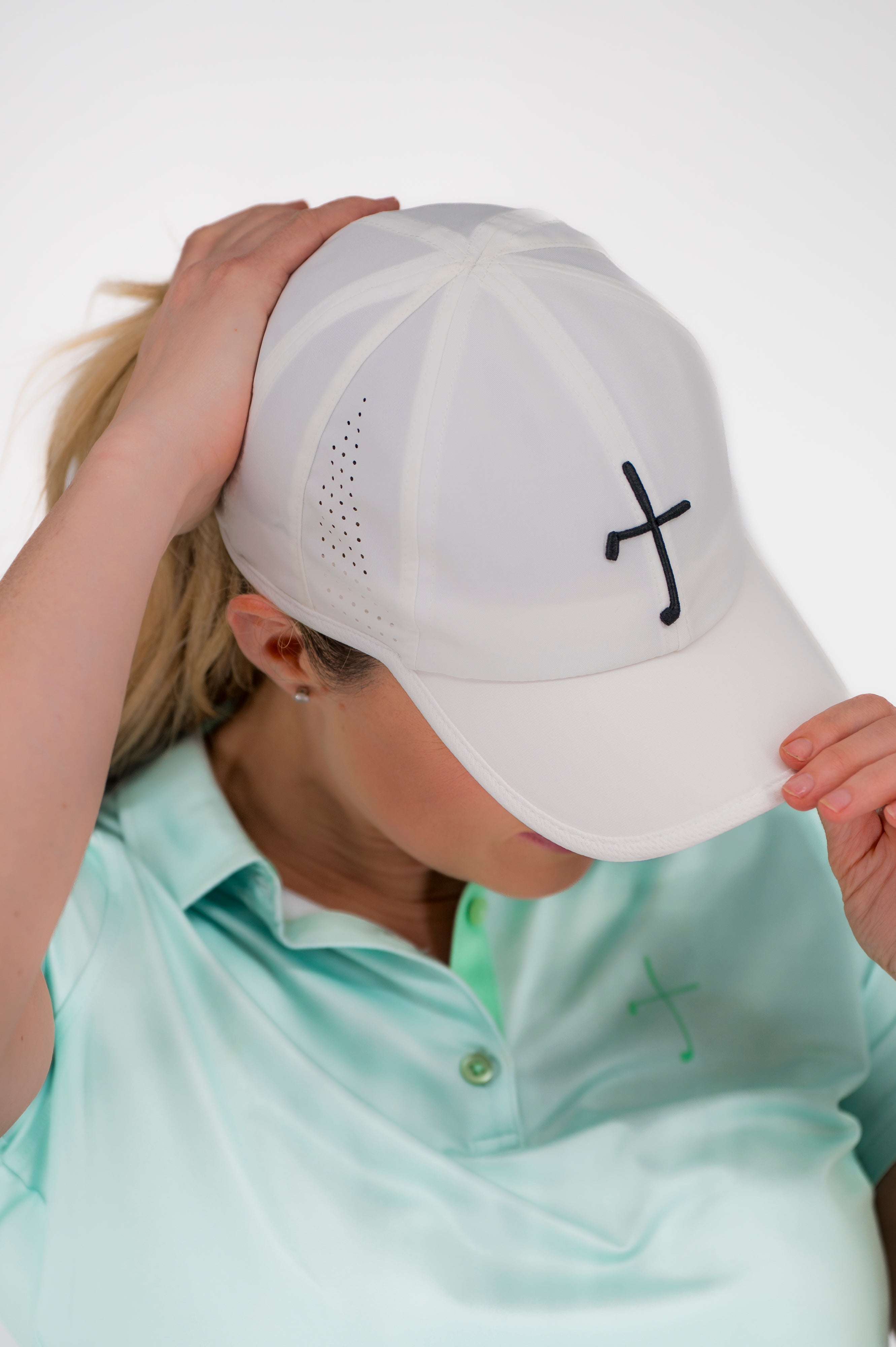 The Cross Performance Hat