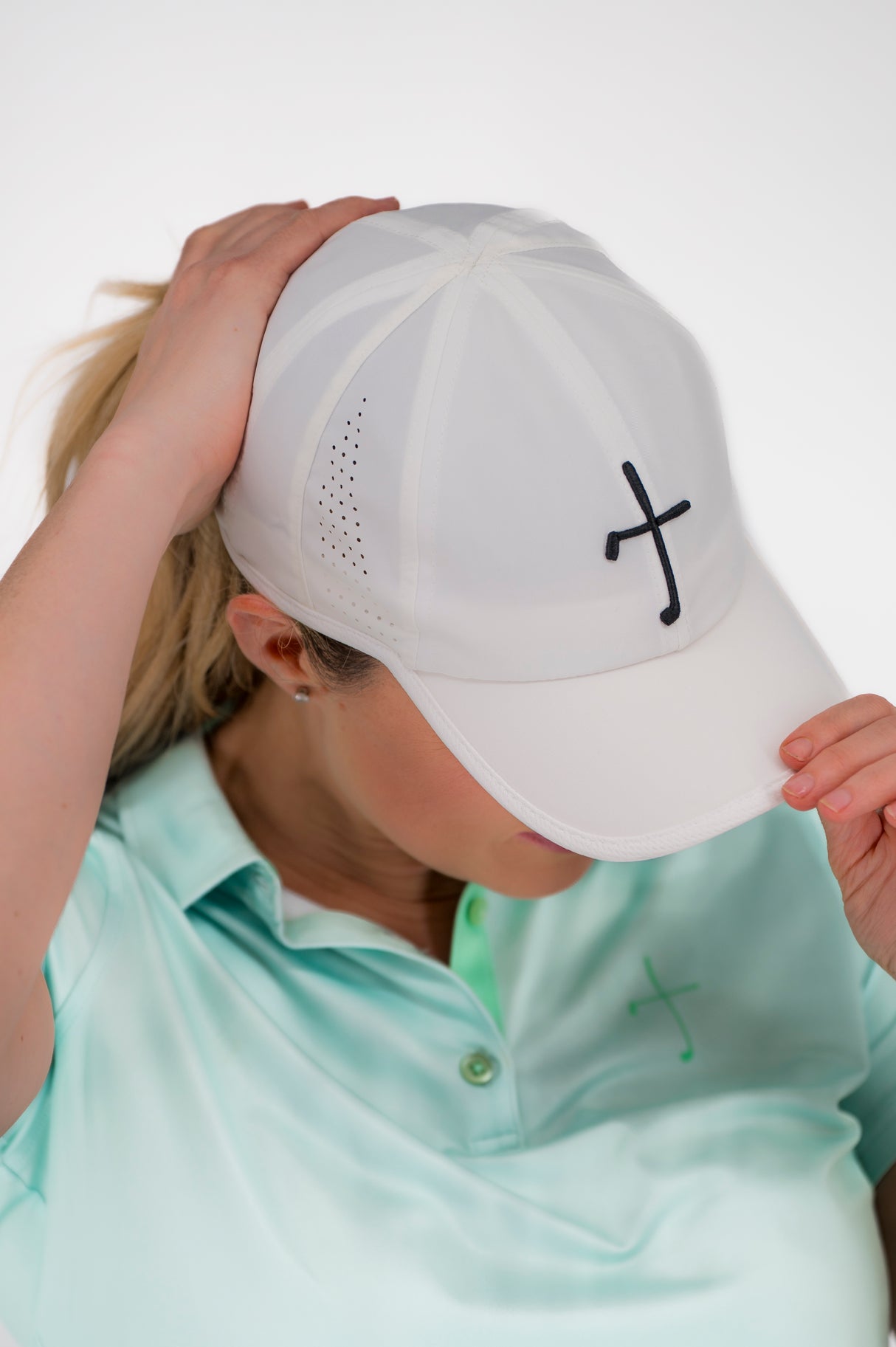 The Cross Performance Hat